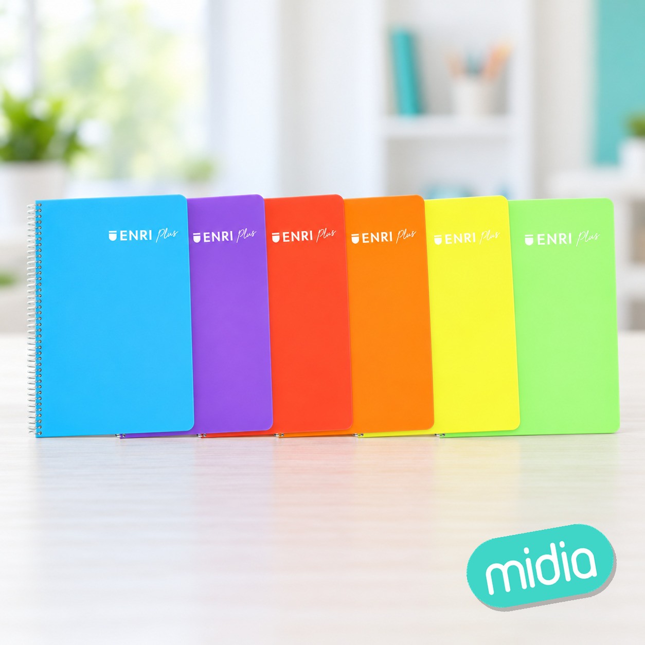 Cuaderno t.plástico f° 80h liso - surtid