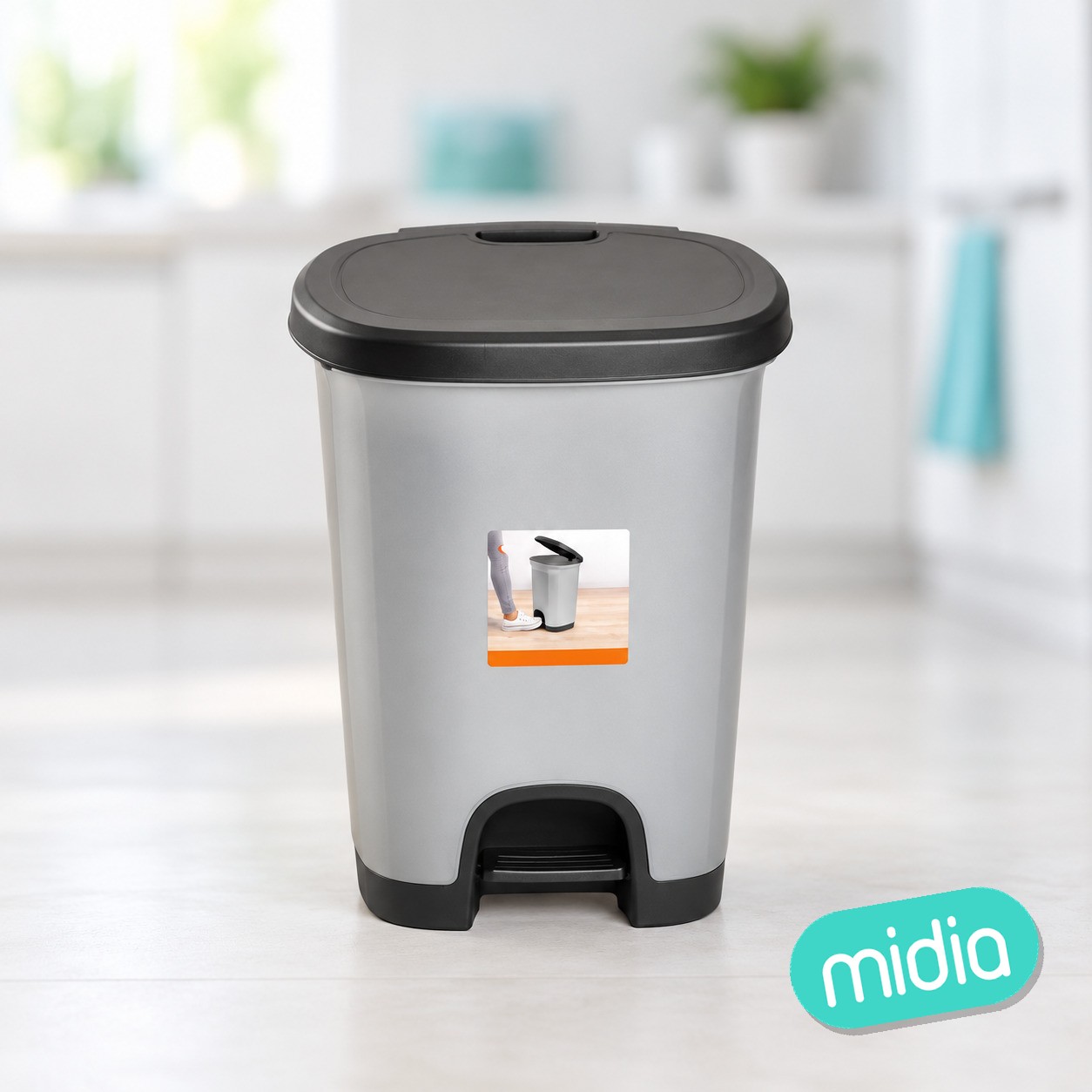 Cubo pedal 18 l black plata