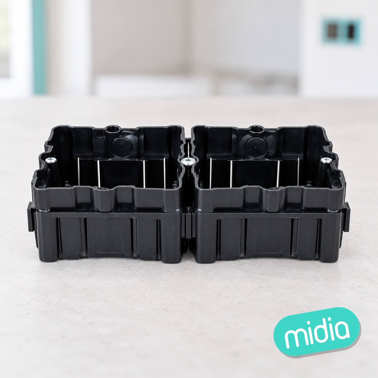 Caja de mecanismos empotrable doble. Negro
