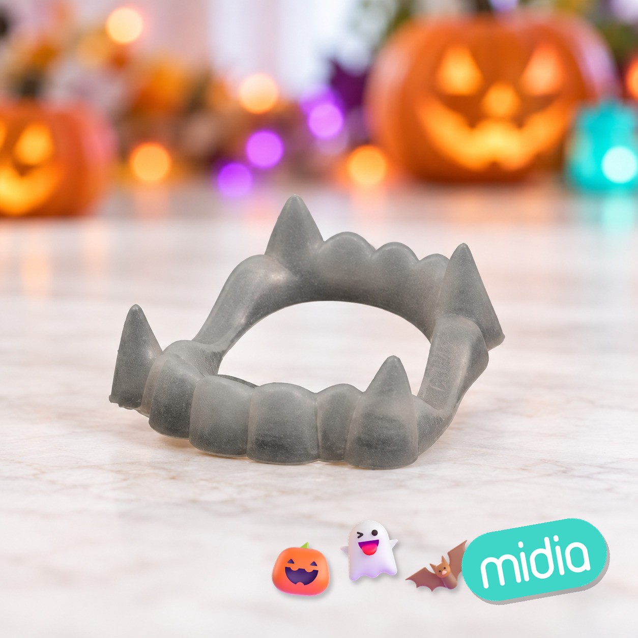Dientes vampiro blancos