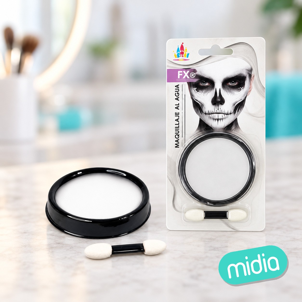 Maquillaje al agua blanco