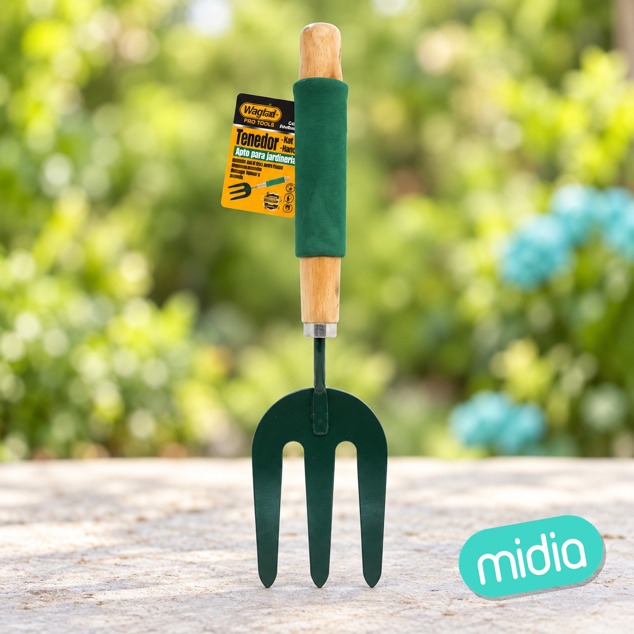 Tridente con mango de madera 6