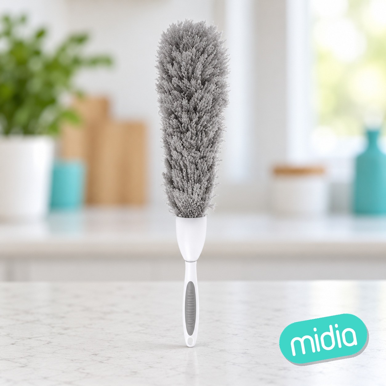 Plumero plastico con funda, color gris